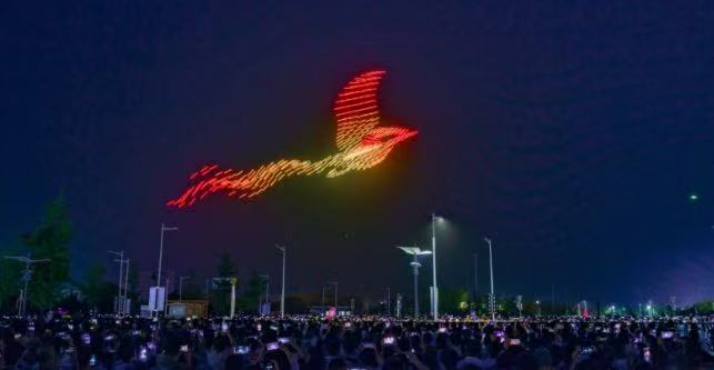 無人機表演屬于低空經(jīng)濟的一部分，圖源央廣網(wǎng).jpg